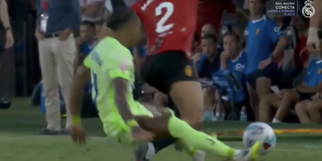 裁判判罚, 倒在地, 与巴塞罗那