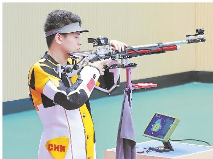 赛和射击世, 他持枪姿势, 瞄准精准